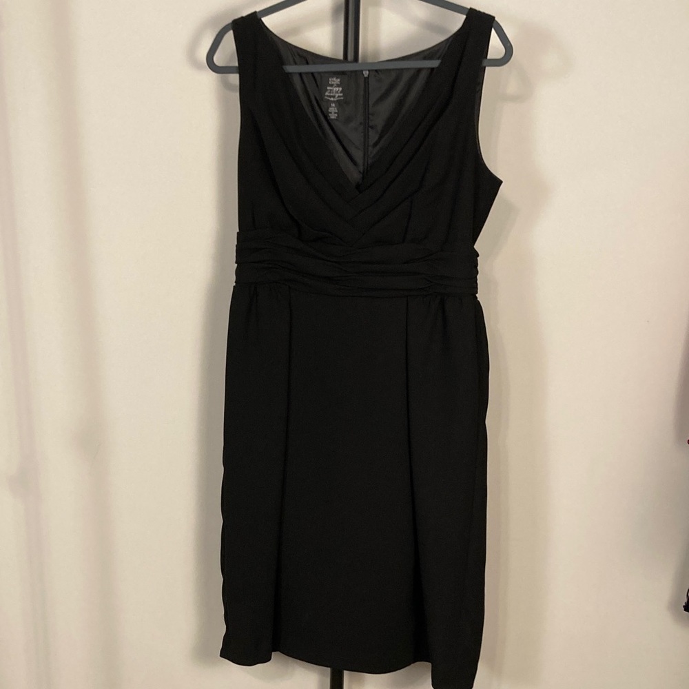 Suzi Chin Black Sleeveless V-Neck Midi Dress Cocktail Elegant Timeless Size 14